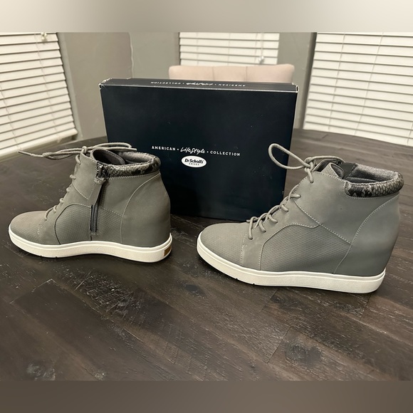 NEVER WORN! Dr.Scholls gray wedge heel booties with support. Womens sz 8 - Picture 2 of 5